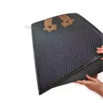 تصویر مت زیر ظرف خاک گربه توری دار